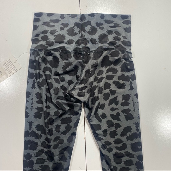 Elektrix Love Eco Conscious Streetwear Recycled Cheetah Print Leggings NWT M - Picture 12 of 16